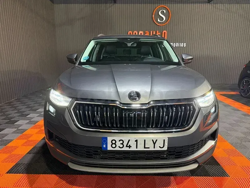 Usado Skoda Kodiaq Style 200 CV (147 kW) 2022 Gris / plata SUV