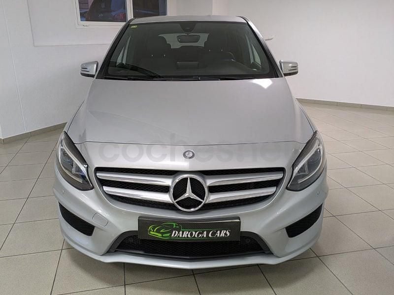 Usado Mercedes B180 AMG line 109 CV (80 kW) 2016 Gris / plata Monovolumen