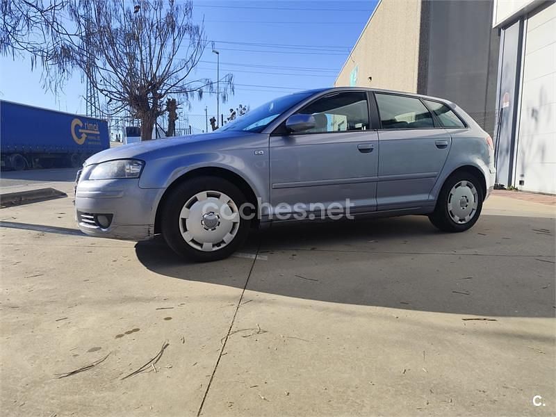 Gris / plata Usado 2006 Audi A3 Ambiente Berlina | 3950 € (Precio justo) - Imagen 1/4