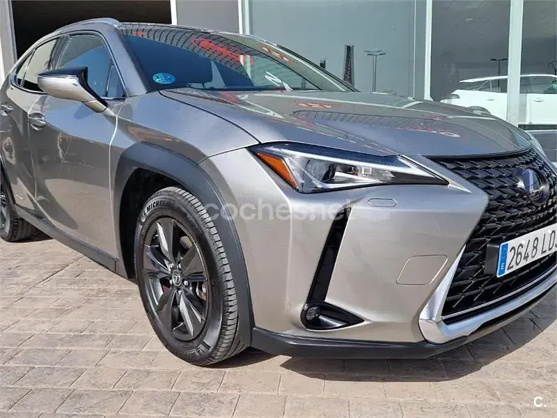 Usado Lexus UX Business Edition 184 CV (135 kW) 2019 Beige SUV