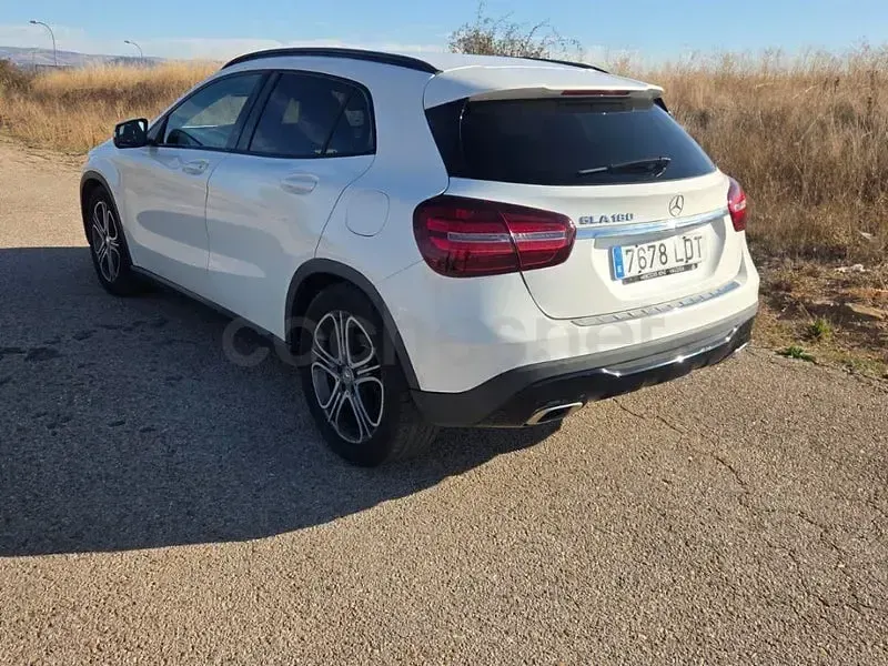 Usado Mercedes GLA180 122 CV (89 kW) 2020 Blanco SUV