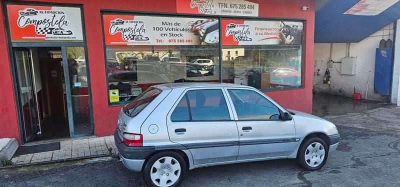 Usado Citroën Saxo Furio 60 CV (44 kW) 2002 Gris Utilitario