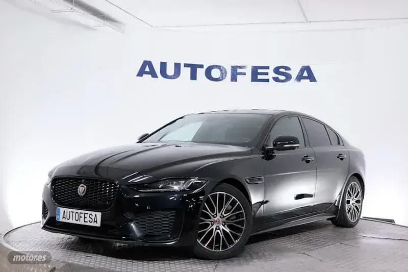 Negro Usado 2021 Jaguar XE R-Dynamic Berlina | 23.850 € - Imagen 1/4