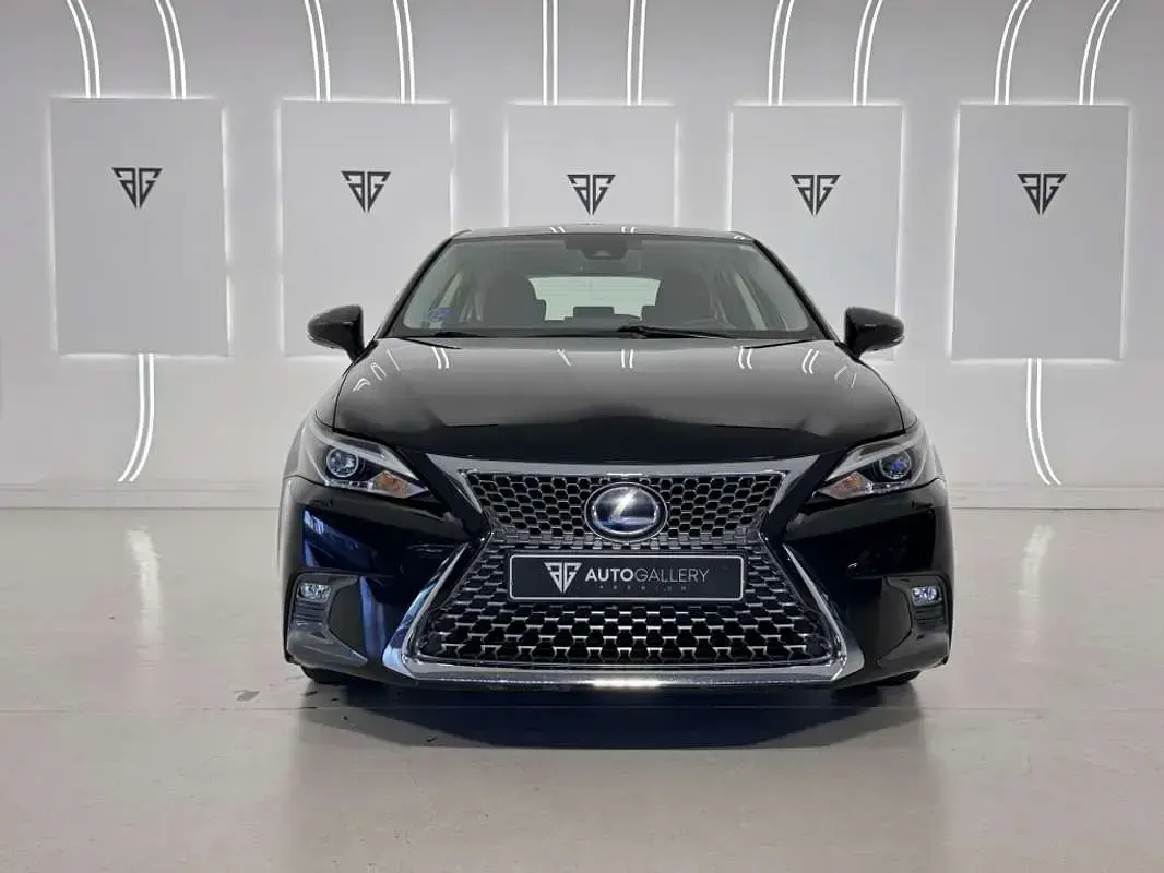 Usado Lexus CT200h 136 CV (100 kW) 2019 Negro Utilitario