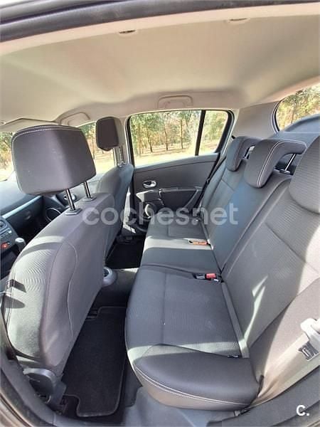 Usado Renault Clio II 100 CV (73 kW) 2009 Gris / plata Berlina