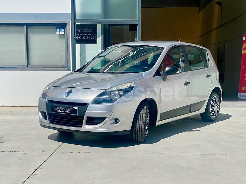 Usado Renault Scénic III Dynamique 110 CV (80 kW) 2011 Gris / plata Monovolumen