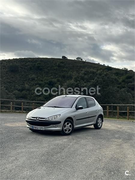 Usado Peugeot 206 90 CV (66 kW) 2003 Gris / plata Berlina