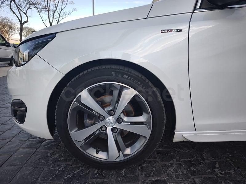 Usado Peugeot 308 GT-line 130 CV (95 kW) 2015 Blanco Berlina