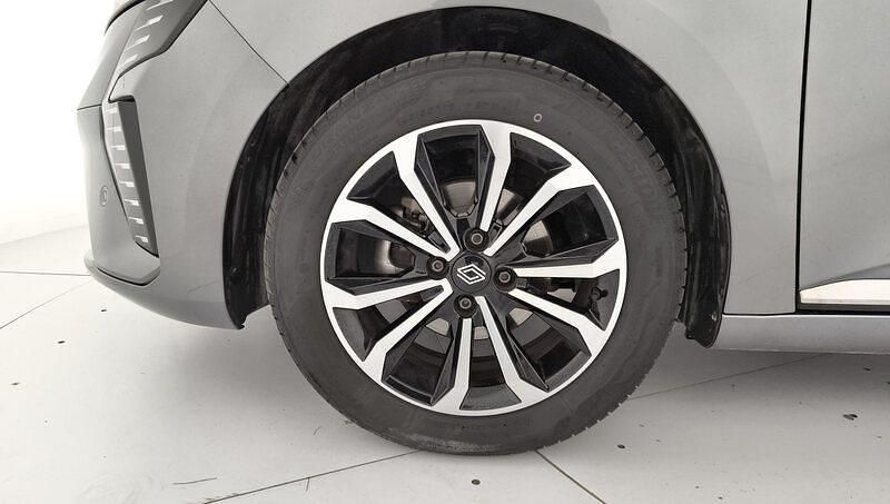 Usado Renault Clio V Techno 100 CV (73 kW) 2025 Gris Berlina