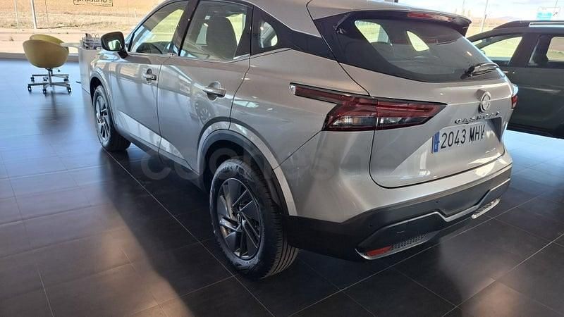 Usado Nissan Qashqai Acenta 140 CV (102 kW) 2023 Gris / plata SUV