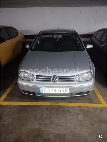 Gris / plata Usado 2001 VW Golf IV Berlina | 1500 € (Buen precio) - Imagen 1/4