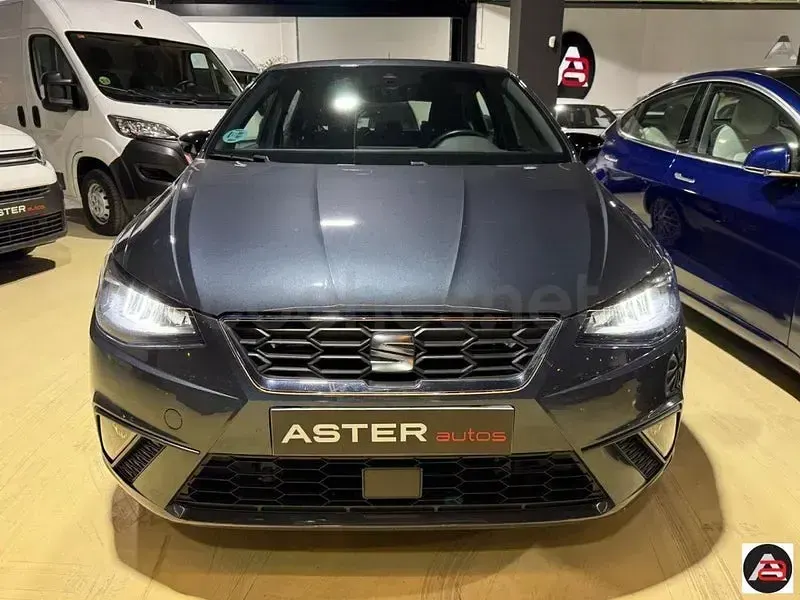 Usado Seat Ibiza FR 110 CV (80 kW) 2022 Gris / plata Berlina