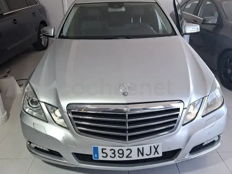 Usado Mercedes E220 Avantgarde 170 CV (125 kW) 2009 Gris / plata Berlina