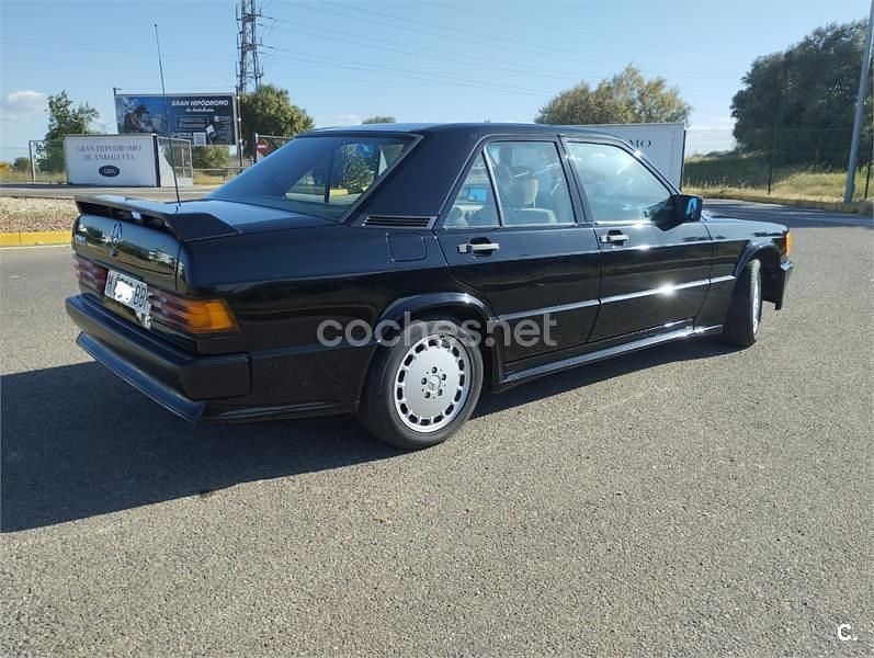 Usado Mercedes 190 126 CV (92 kW) 1985 Negro Berlina