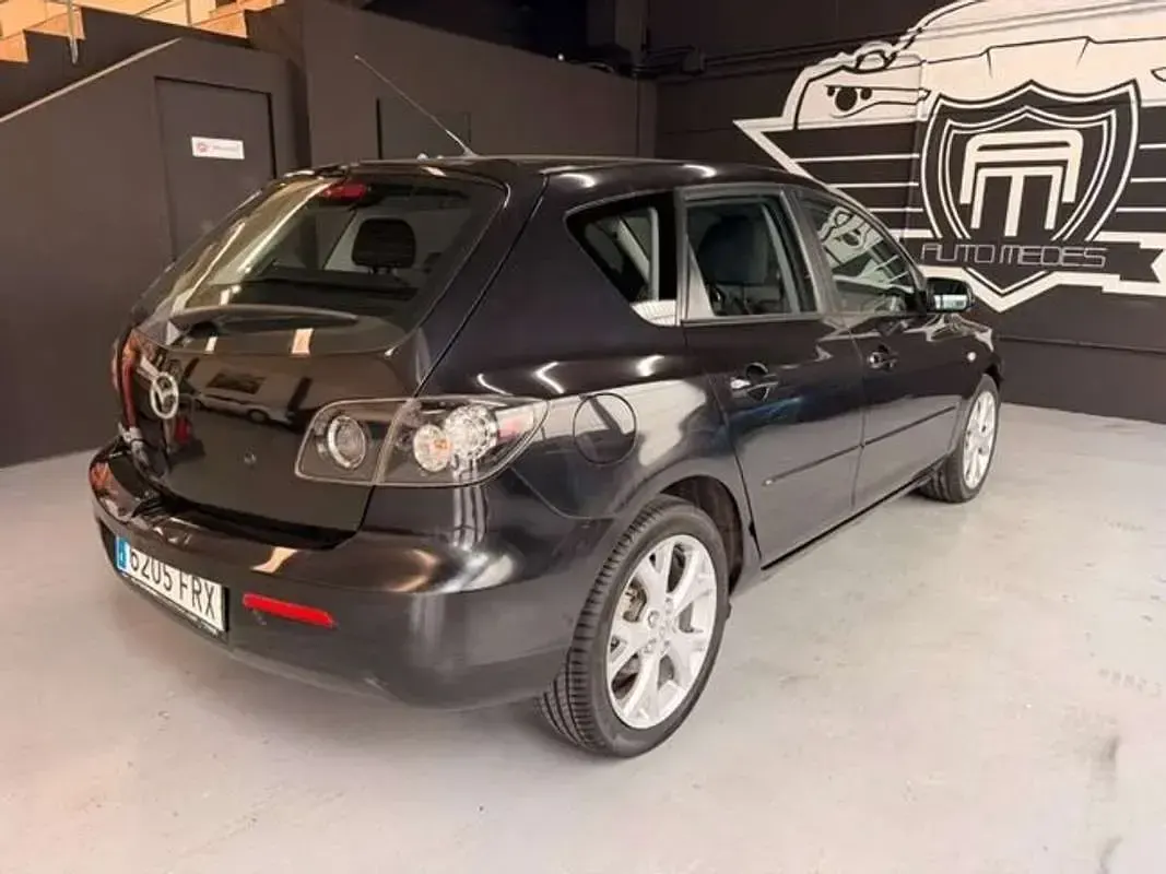 Usado Mazda 3 Sportive 109 CV (80 kW) 2007 Negro Utilitario