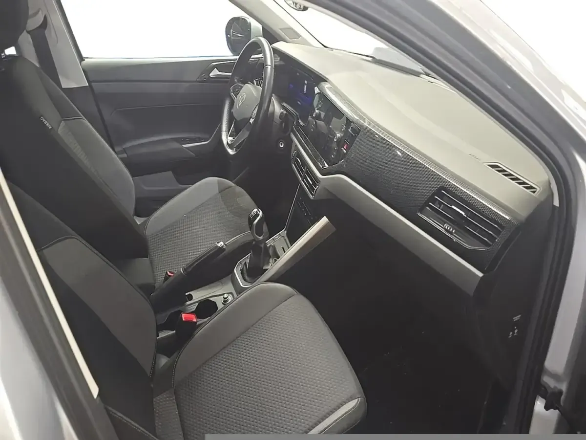 Usado VW Taigo Life 110 CV (80 kW) 2023 Gris/plata SUV