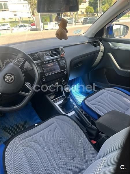 Usado Skoda Octavia Ambition 115 CV (84 kW) 2019 Azul Familiar