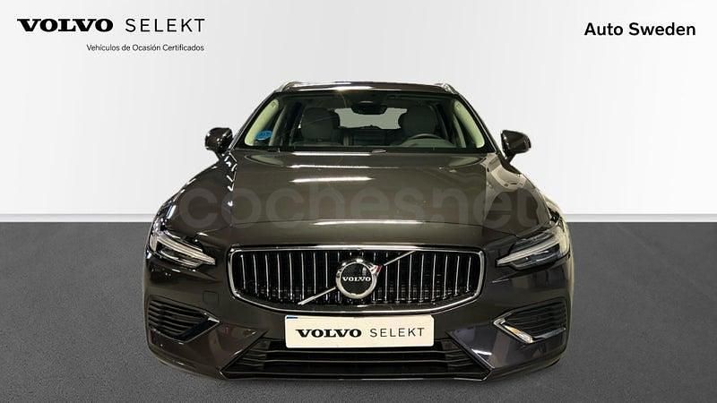 Usado Volvo V60 Core 350 CV (257 kW) 2024 Gris Familiar