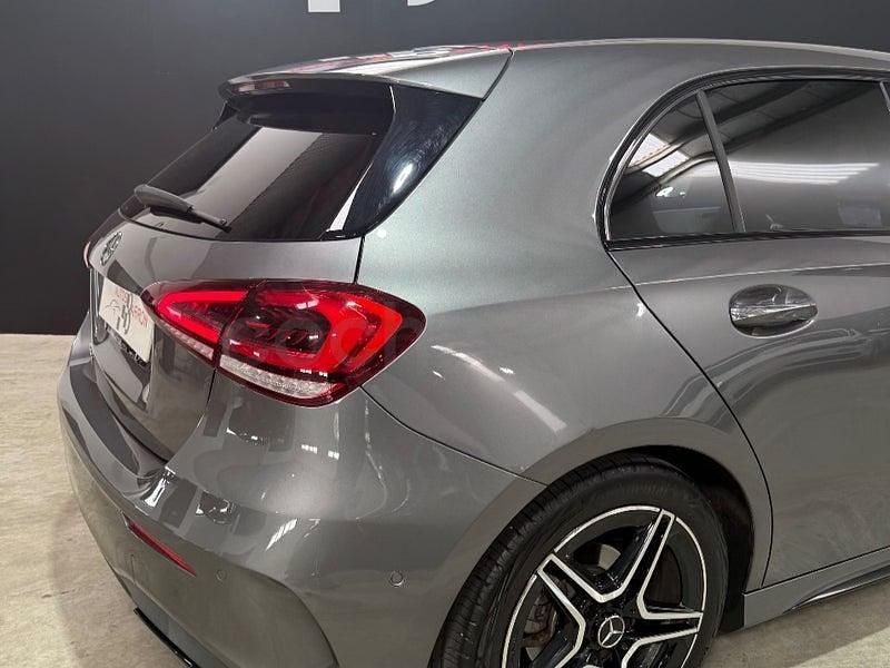 Usado Mercedes A180 116 CV (85 kW) 2021 Gris / plata Berlina