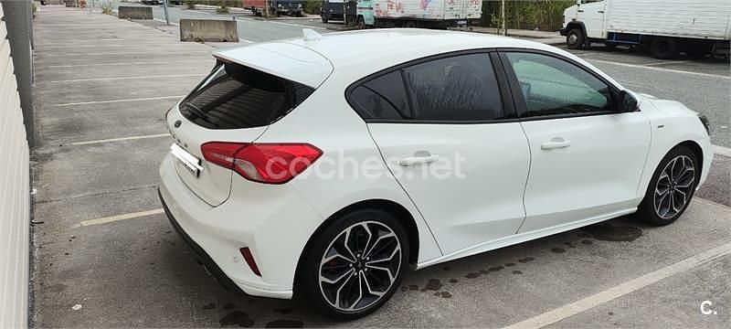 Usado Ford Focus ST-Line 125 CV (91 kW) 2019 Blanco Berlina