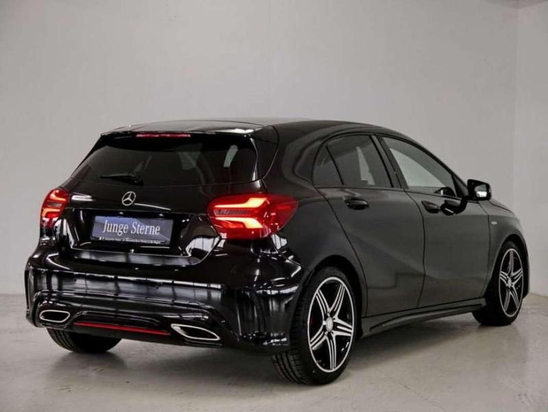 Usado Mercedes A250 Sport 218 CV (160 kW) 2016 Negro Utilitario