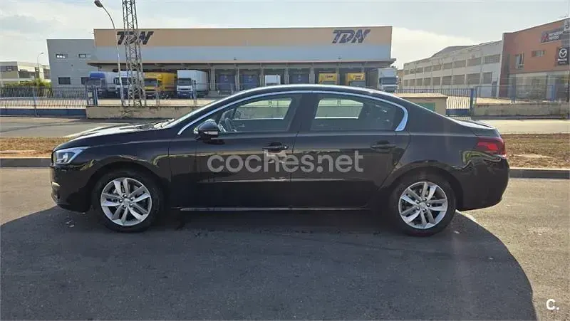 Usado Peugeot 508 Active 140 CV (102 kW) 2015 Negro Berlina
