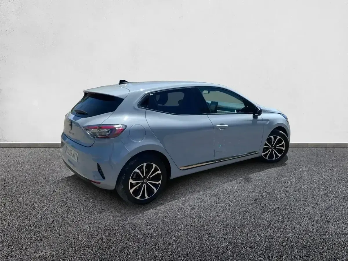 Usado Renault Clio Techno 100 CV (73 kW) 2025 Blanco Utilitario