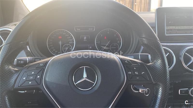 Usado Mercedes B200 AMG line 136 CV (100 kW) 2014 Negro Monovolumen