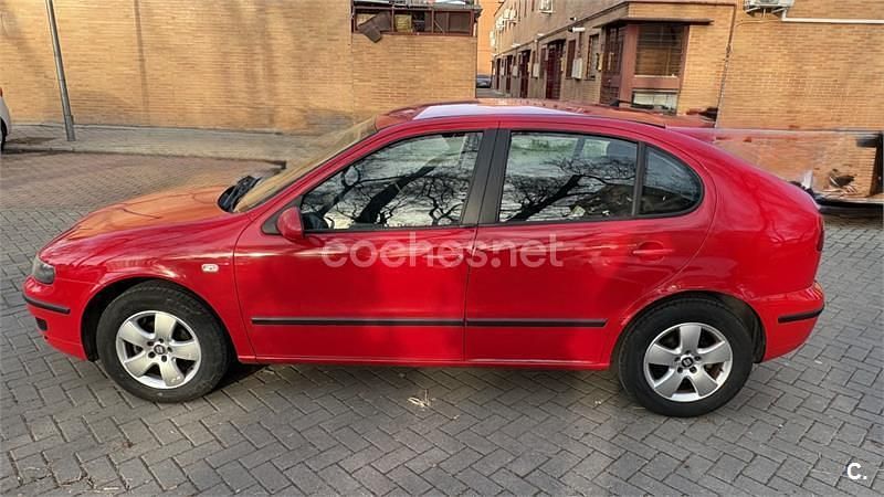 Usado Seat Leon Sport 102 CV (75 kW) 2006 Rojo Utilitario