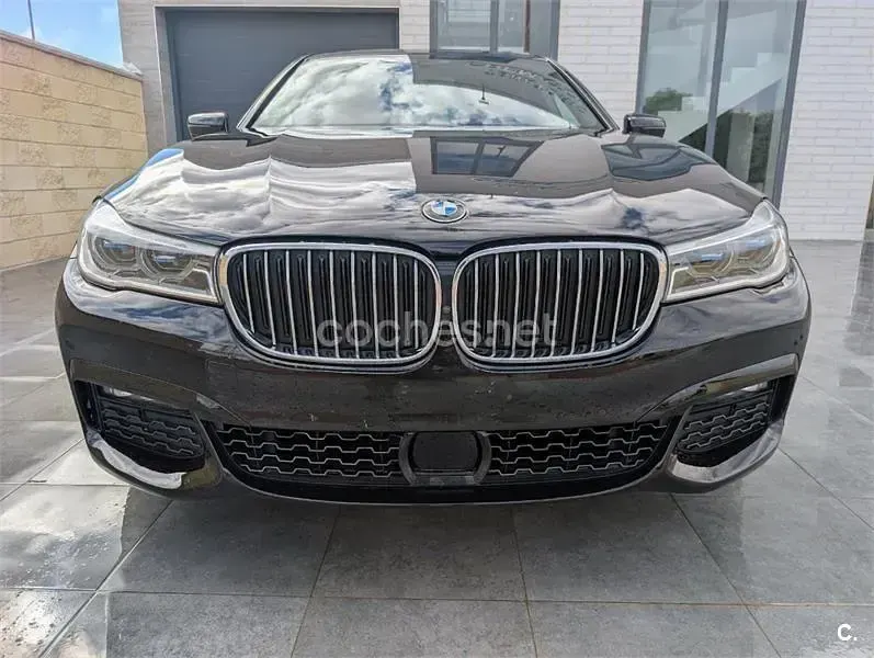 Usado BMW 740 320 CV (235 kW) 2018 Violeta / lila Berlina