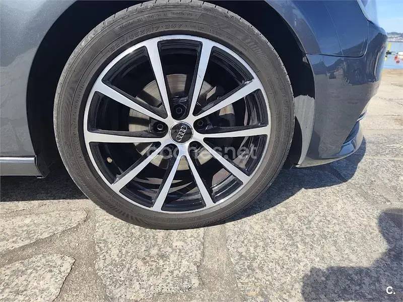 Usado Audi A3 Attraction 150 CV (110 kW) 2013 Gris / plata Berlina