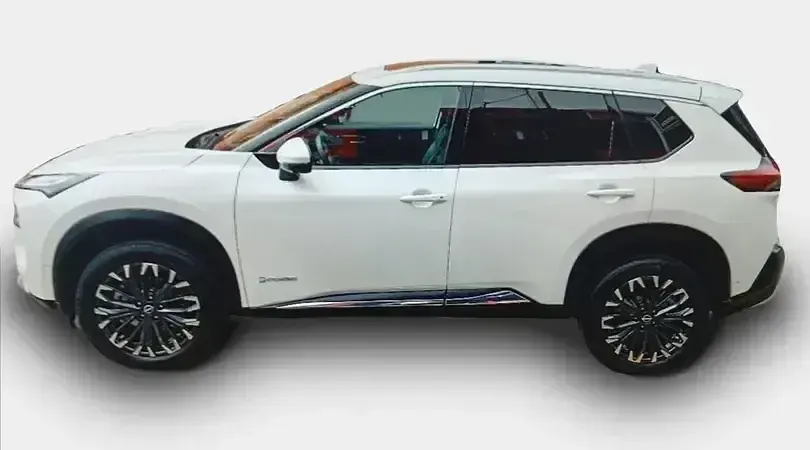 Usado Nissan X-Trail Tekna 204 CV (150 kW) 2025 Kori white metalizado SUV
