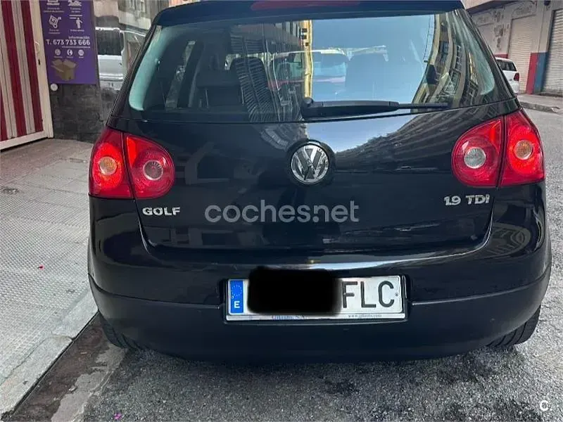 Usado VW Golf V Sportline 105 CV (77 kW) 2007 Negro Berlina