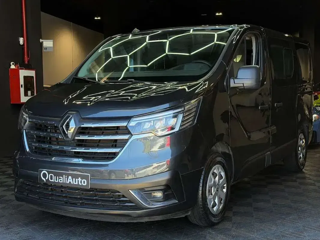 Usado Renault Trafic 150 CV (110 kW) 2022 Azul Monovolumen