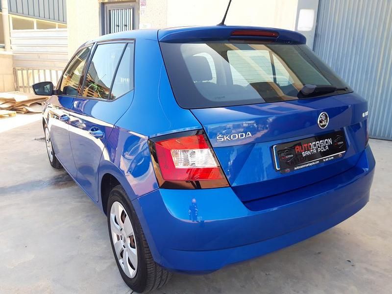 Usado Skoda Fabia Style 90 CV (66 kW) 2016 Azul