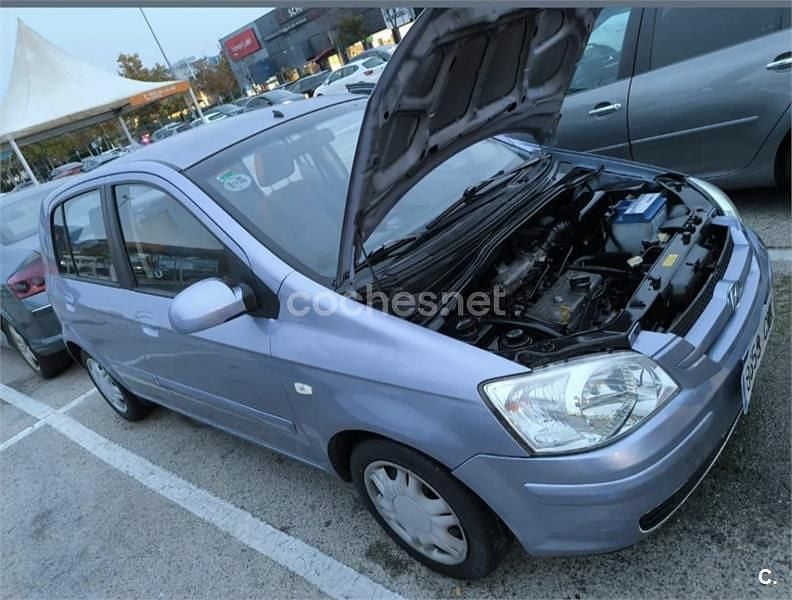 Usado Hyundai Getz 63 CV (46 kW) 2004 Violeta / lila Utilitario