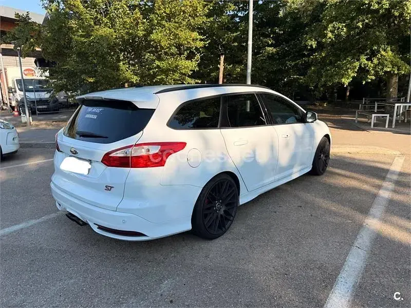 Usado Ford Focus ST 250 CV (183 kW) 2013 Blanco Familiar