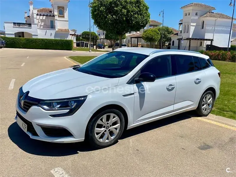 Usado Renault Mégane GrandTour LIMITED 95 CV (69 kW) 2019 Blanco Familiar