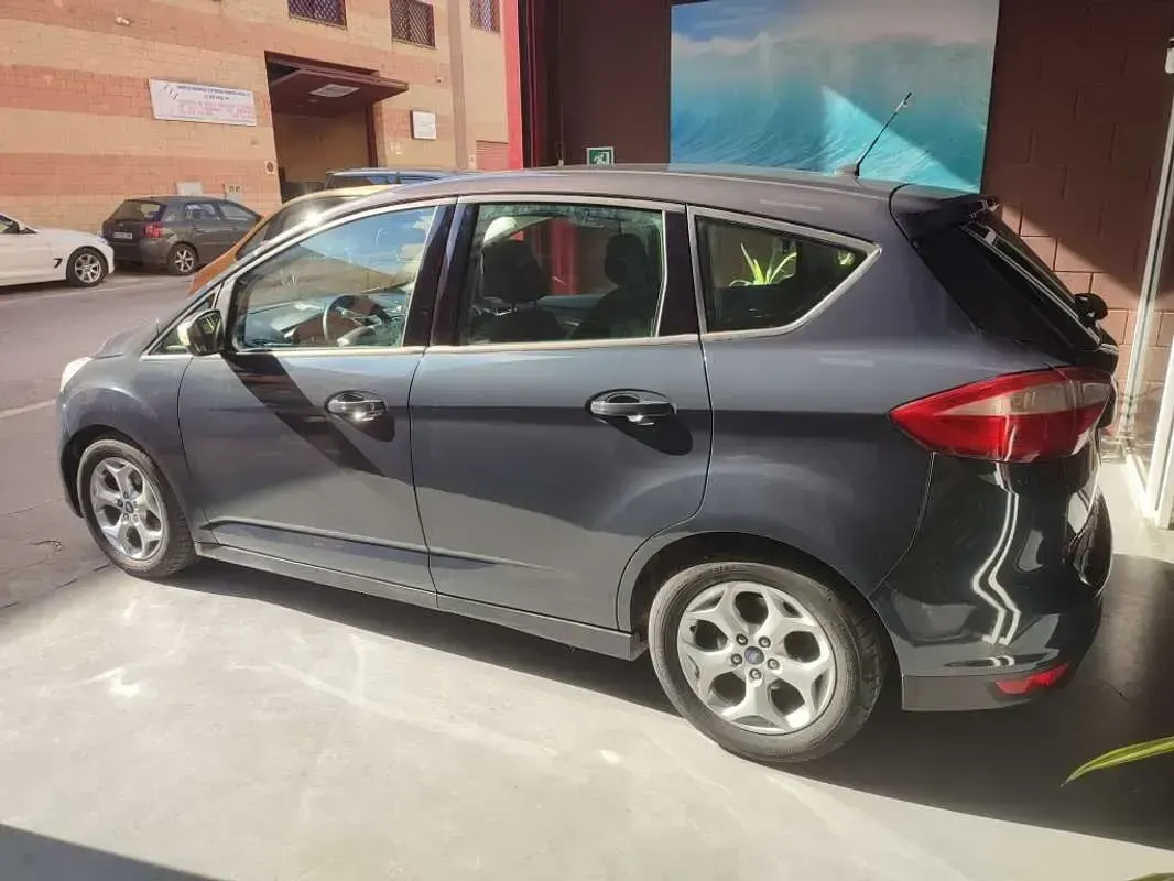 Usado Ford C-MAX Trend 116 CV (85 kW) 2014 Gris Monovolumen