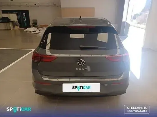 Usado VW Golf VII Life 115 CV (84 kW) 2020 Gris / plata Berlina