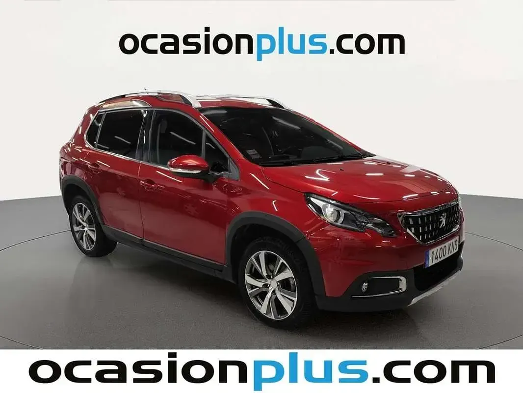 Usado Peugeot 2008 Allure 110 CV (80 kW) 2018 Rojo SUV