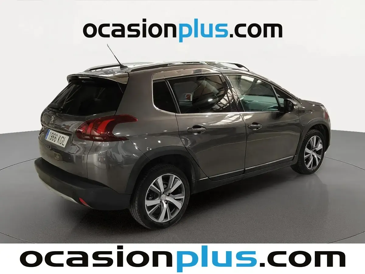 Usado Peugeot 2008 Allure 100 CV (73 kW) 2017 Gris SUV