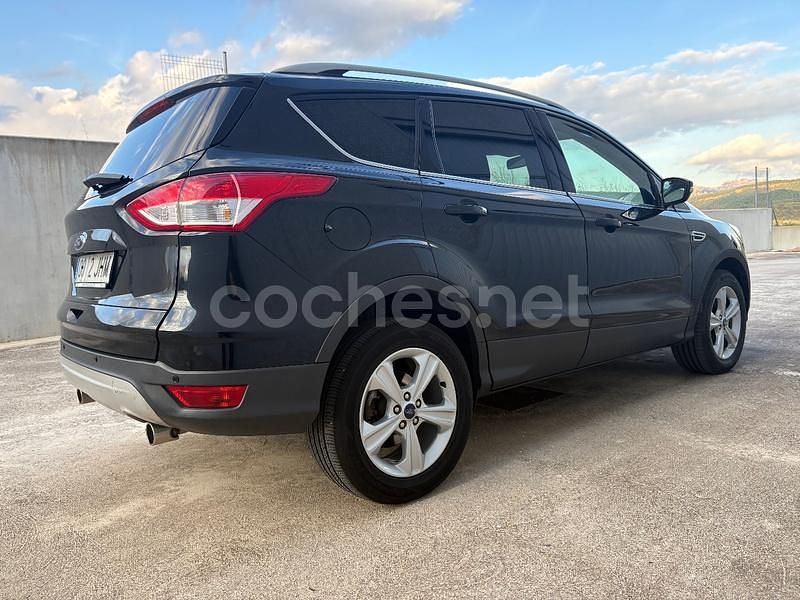 Usado Ford Kuga Trend 120 CV (88 kW) 2015 Negro SUV