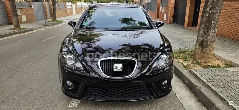 Usado Seat Leon CUPRA 240 CV (176 kW) 2006 Negro Utilitario