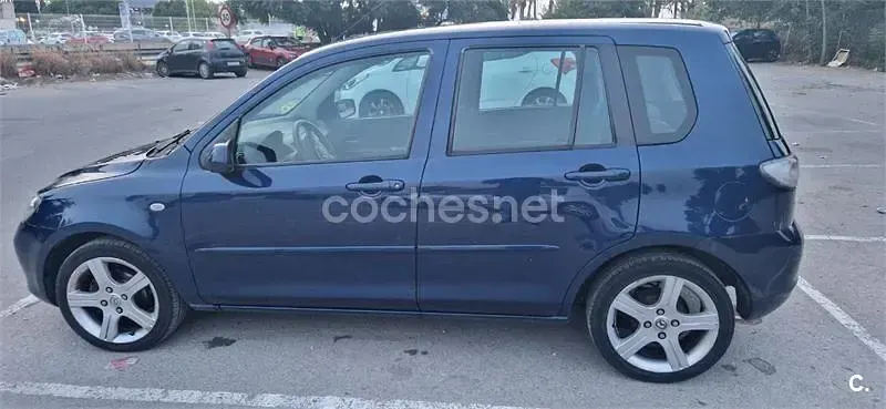 Usado Mazda 2 Active 68 CV (50 kW) 2006 Azul Utilitario