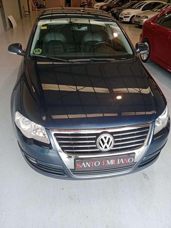 Usado VW Passat Highline 140 CV (102 kW) 2006 Azul Berlina