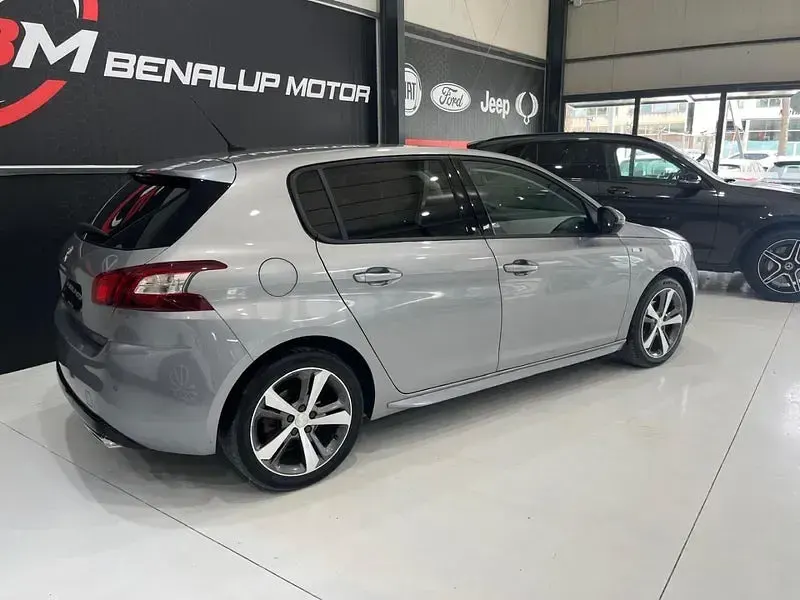 Usado Peugeot 308 Style 130 CV (95 kW) 2017 Gris / plata Berlina