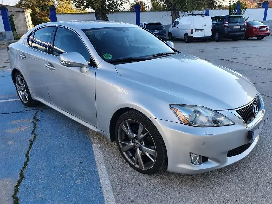 Usado Lexus IS250 Sport Line 208 CV (152 kW) 2009 Plateado Berlina
