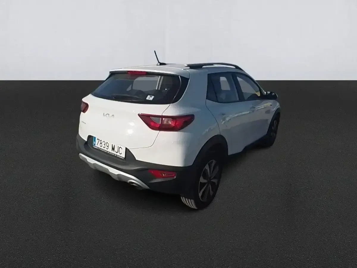 Usado Kia Stonic 84 CV (61 kW) 2023 Blanco SUV