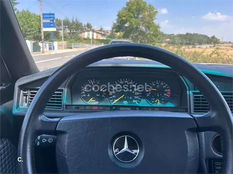Usado Mercedes 190 195 CV (143 kW) 1989 Beige Berlina